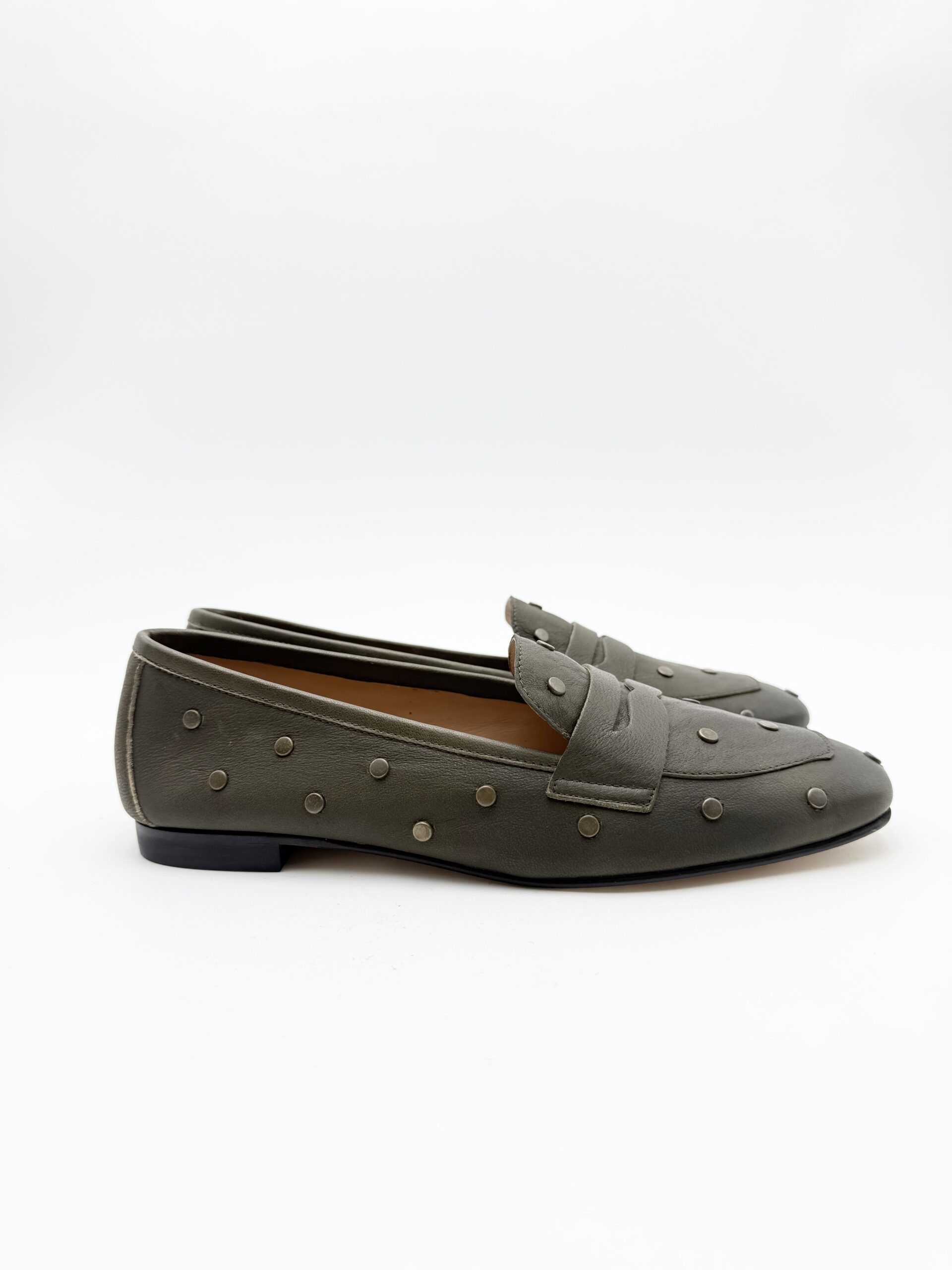 MOCASÍN TACHUELAS KAKI