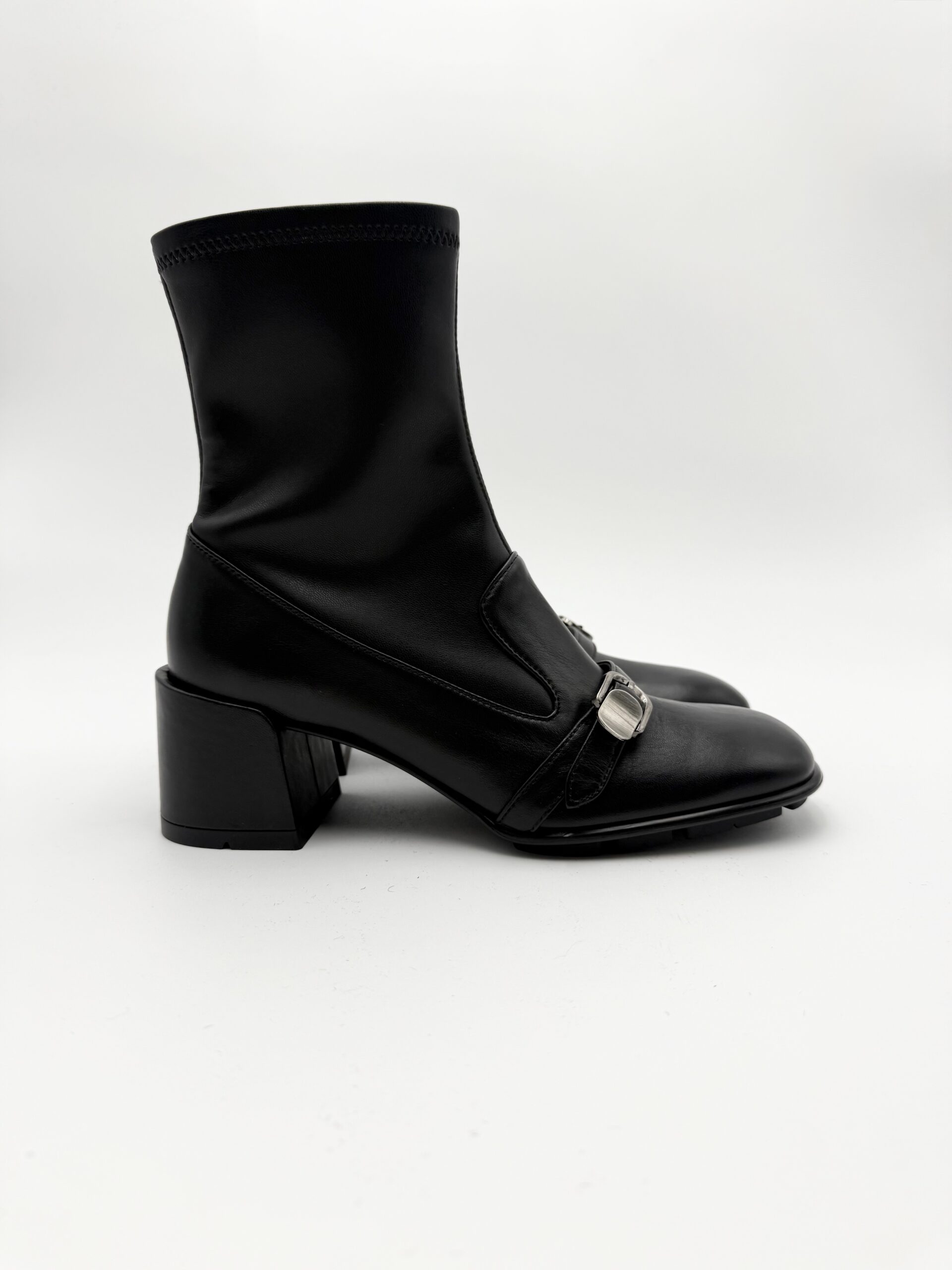 BOTÍN PIEL NEGRO
